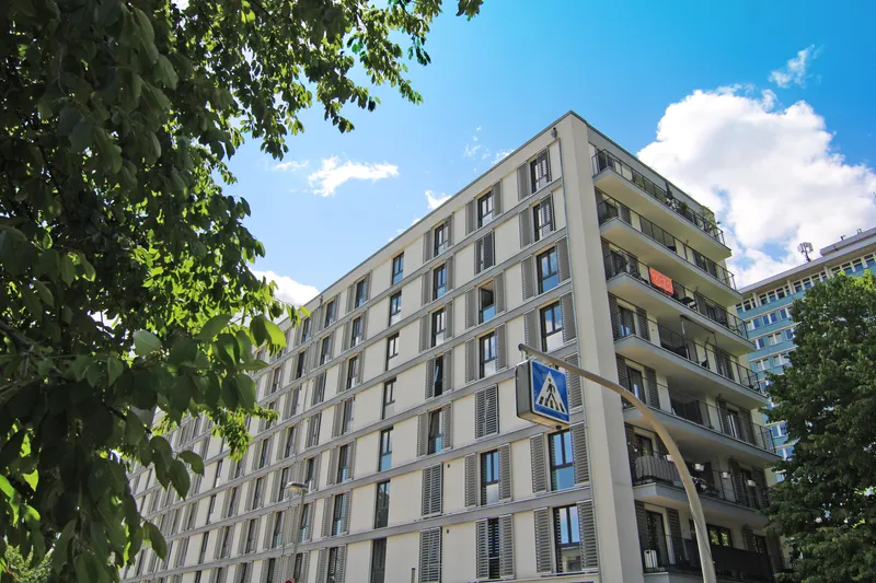 Lichtdurchflutetes 2.OG mit Balkon: Komfort-Neubauwohnung, tolle Ausstattung dicht Alexanderplatz — photo 1